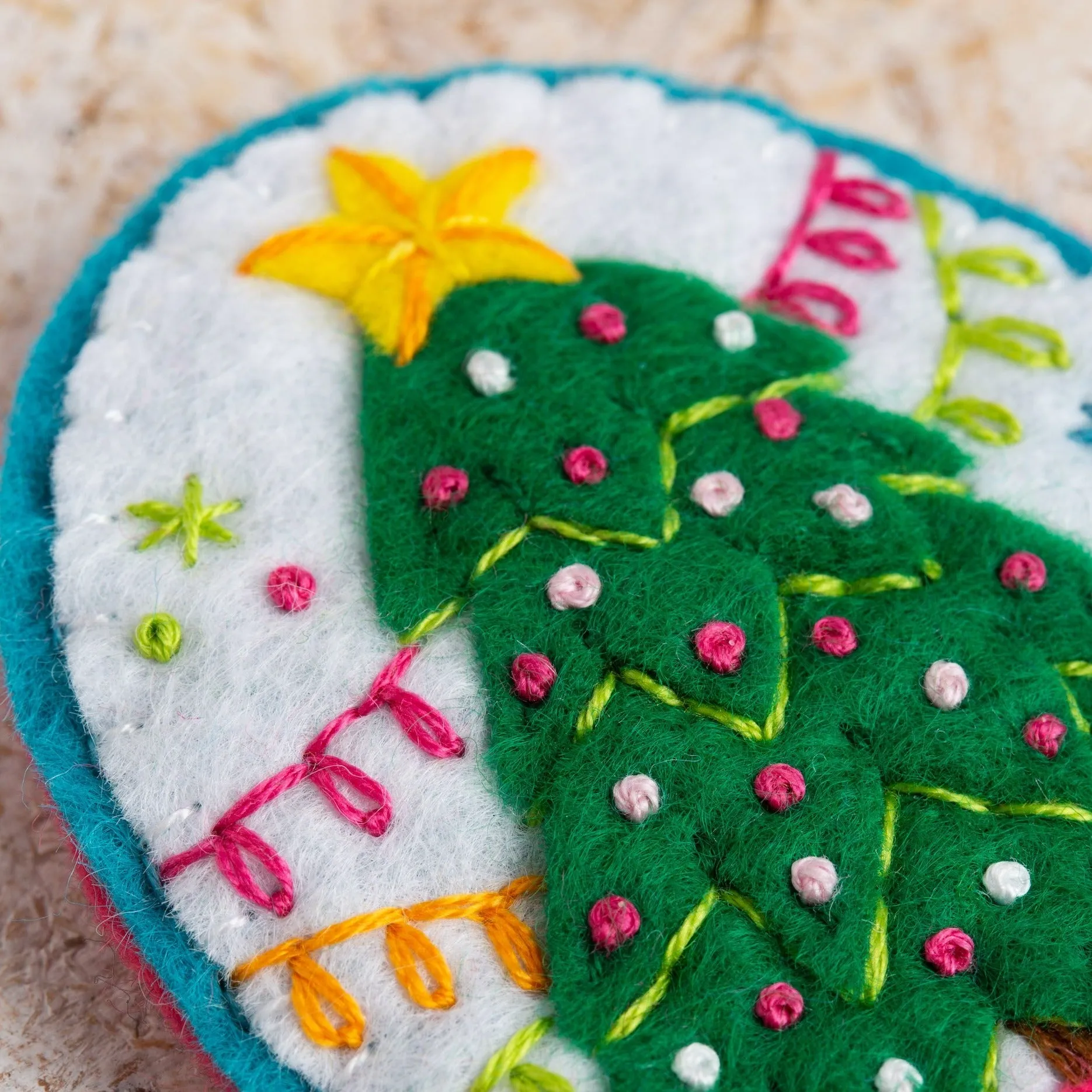 Merry Christmas Felt Craft Brooch Kit